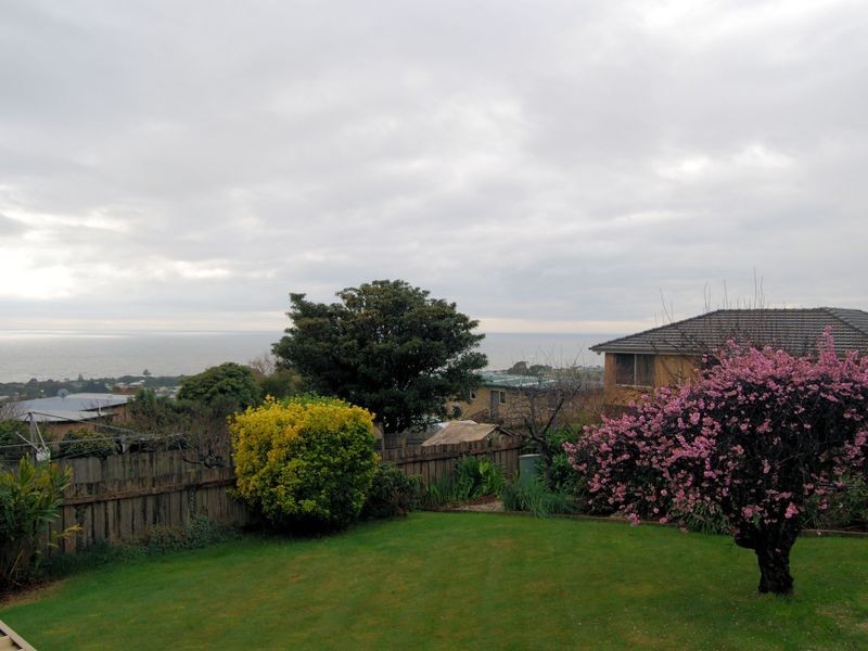 2 Oonah Crescent, Somerset TAS 7322