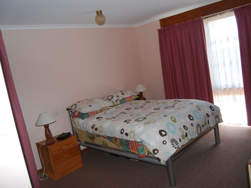 2/63a Pelissier Street, Somerset TAS 7322