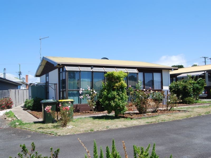 2/63a Pelissier Street, Somerset TAS 7322