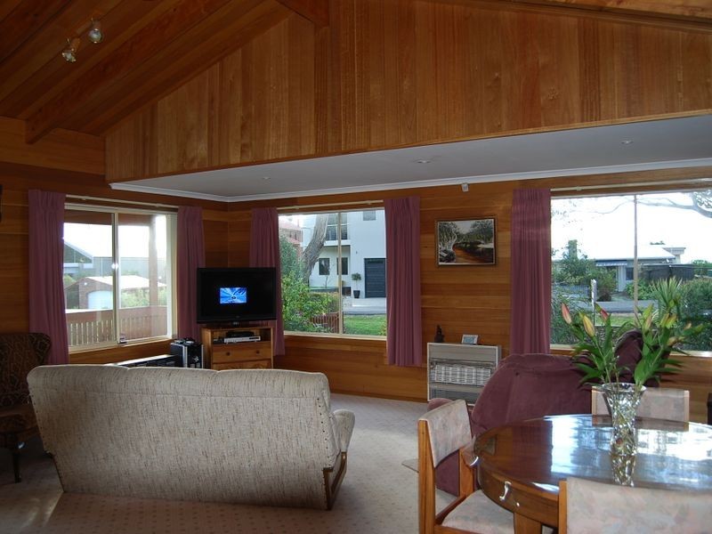 8 East Boulevard, Sisters Beach TAS 7321