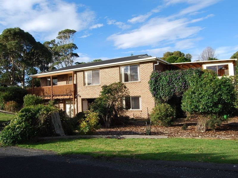 8 East Boulevard, Sisters Beach TAS 7321