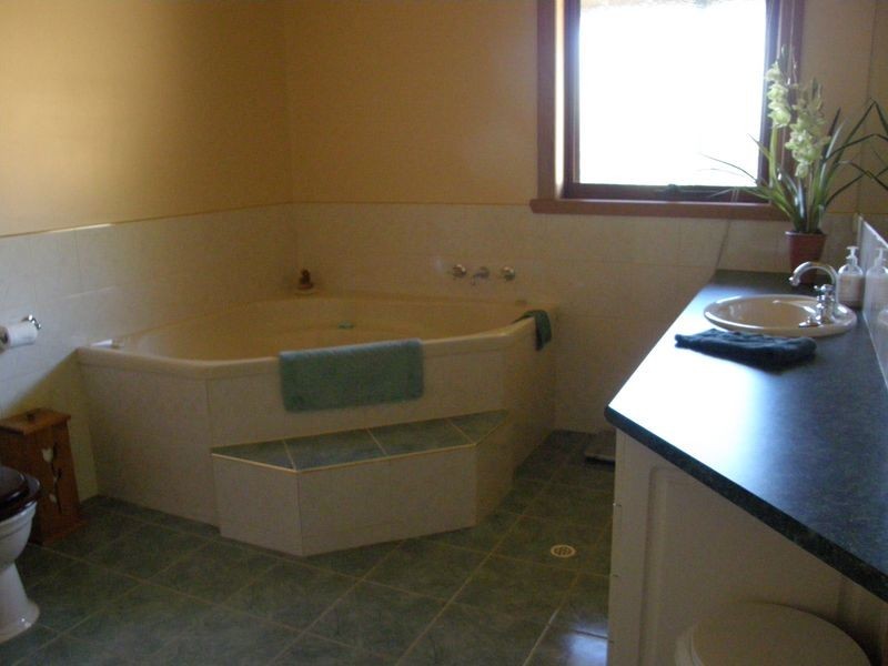 16666 Bass Highway, Wynyard TAS 7325