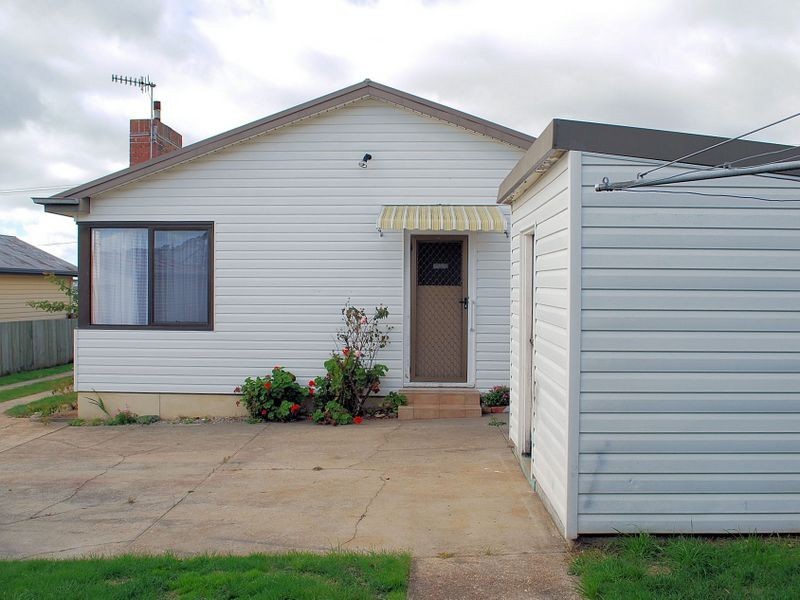 17 George Street, Somerset TAS 7322