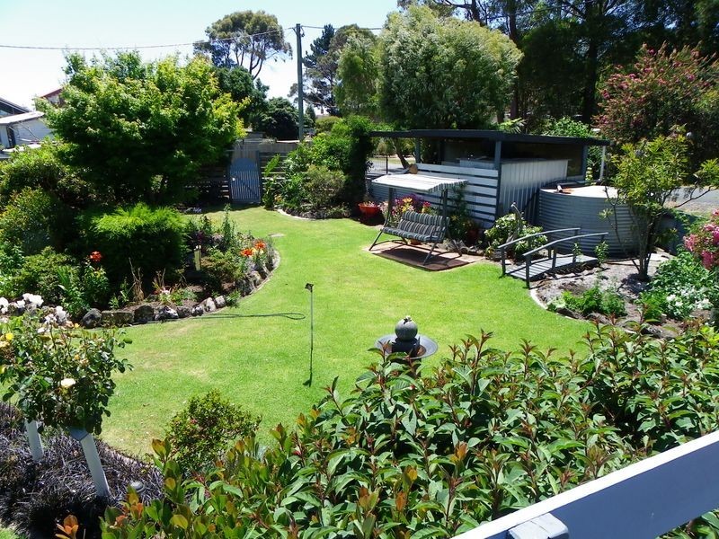 2 Pine Street, Sisters Beach TAS 7321