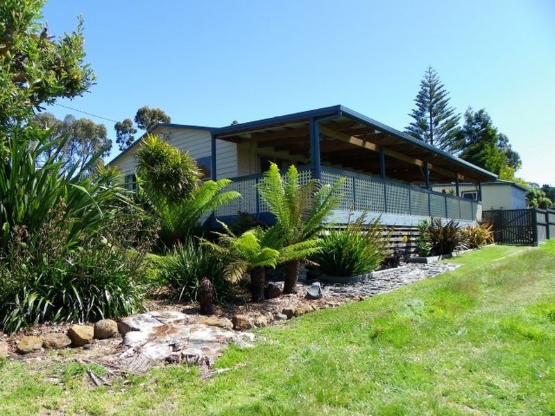 4 Kenelm Avenue, Sisters Beach TAS 7321