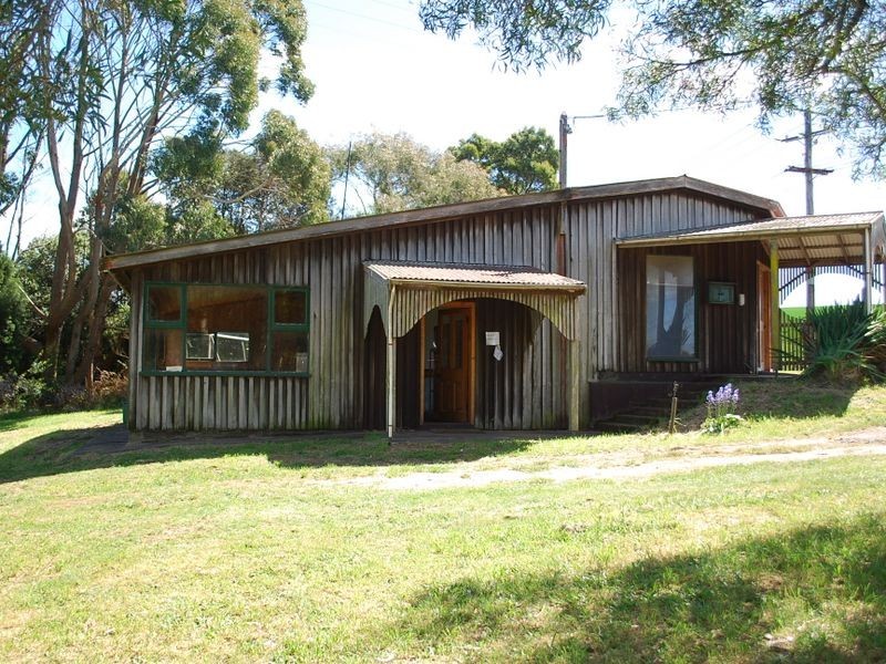 18005 Bass Highway, Sisters Creek TAS 7325