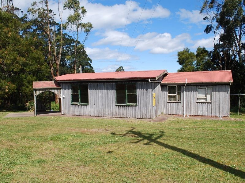 18005 Bass Highway, Sisters Creek TAS 7325