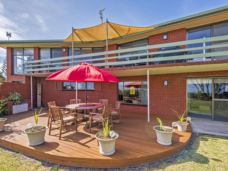 66 Old Bass Highway, Wynyard TAS 7325