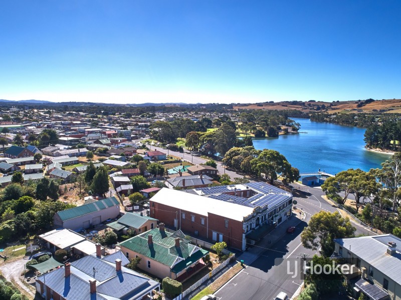 24 Moore Street, Wynyard TAS 7325