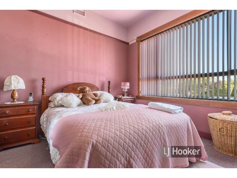 5 Evans Street, Cooee TAS 7320