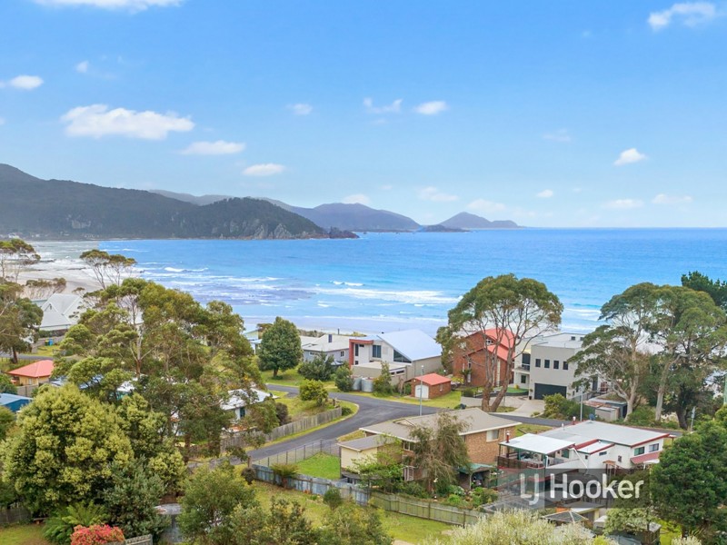 1-3 Honeysuckle Avenue, Sisters Beach TAS 7321