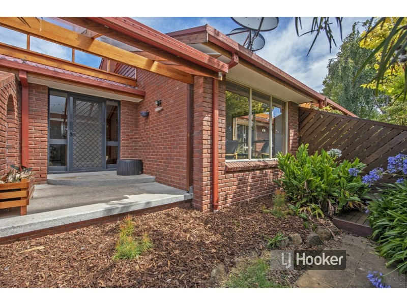 16 Irbys Circus, Sisters Beach TAS 7321