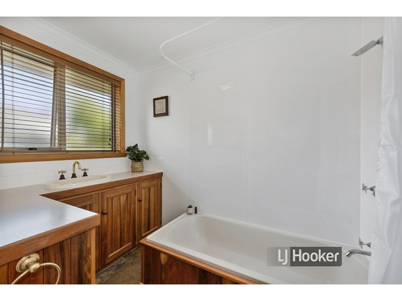 16 Irbys Circus, Sisters Beach TAS 7321