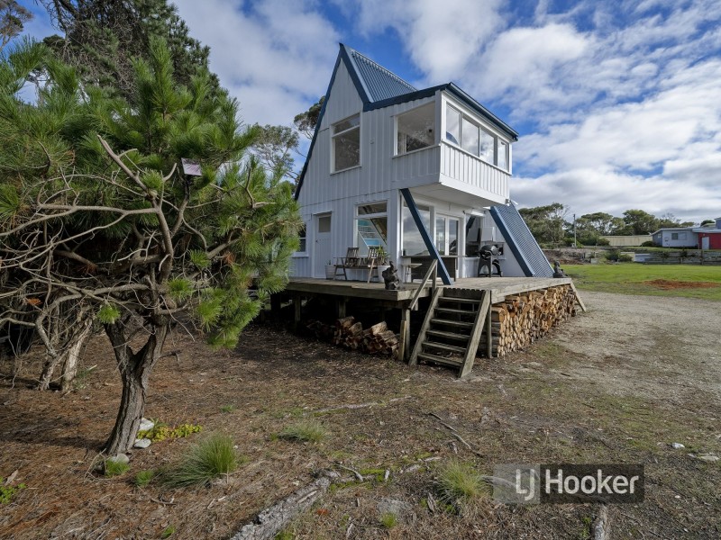 1 Irby Boulevard, Sisters Beach TAS 7321
