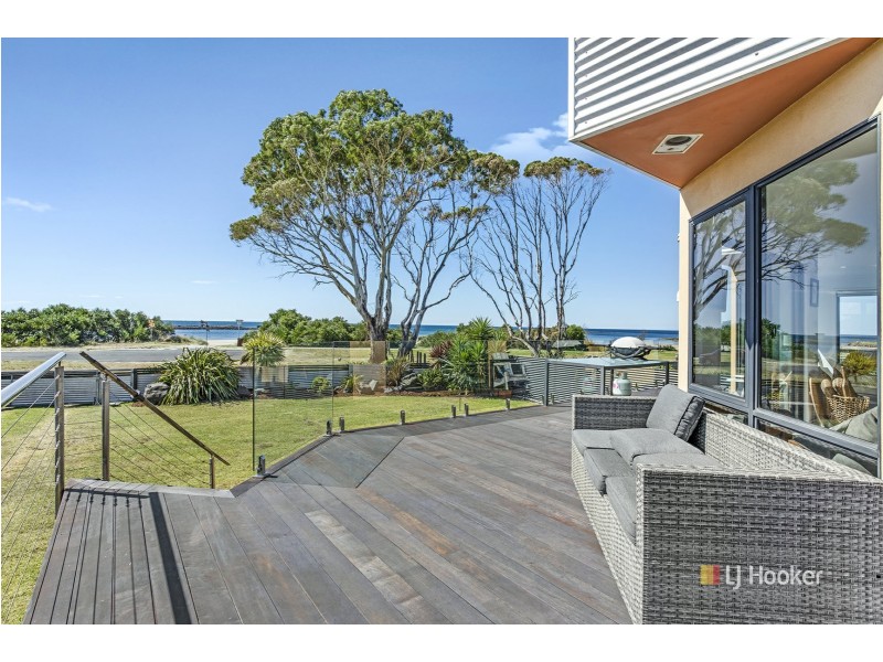 52 Old Bass Highway, Wynyard TAS 7325