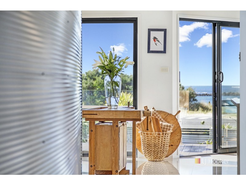 52 Old Bass Highway, Wynyard TAS 7325