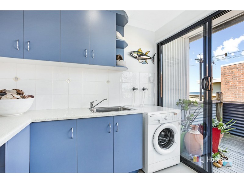 52 Old Bass Highway, Wynyard TAS 7325
