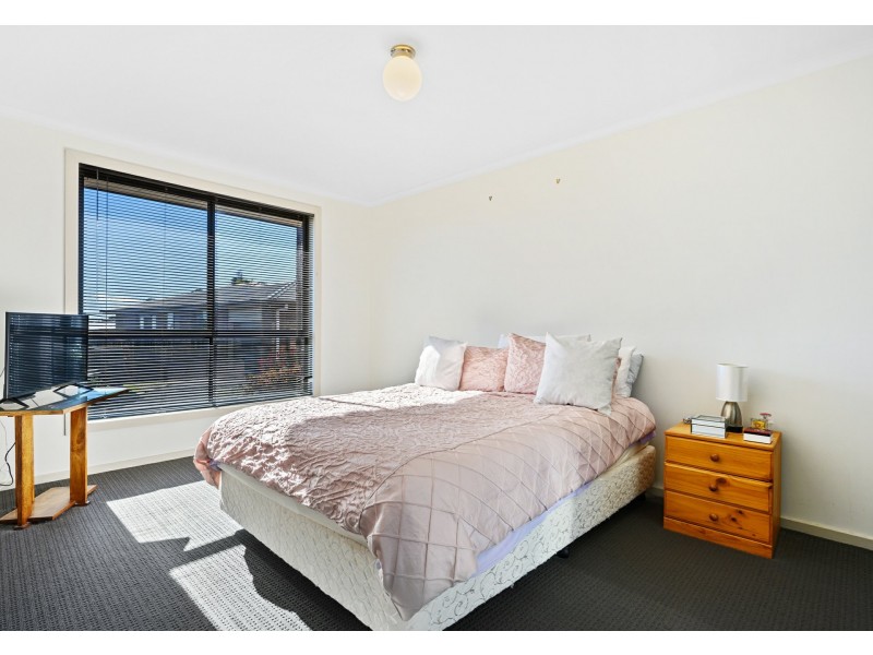 Unit 4/1-3 Cedar Place, Romaine TAS 7320