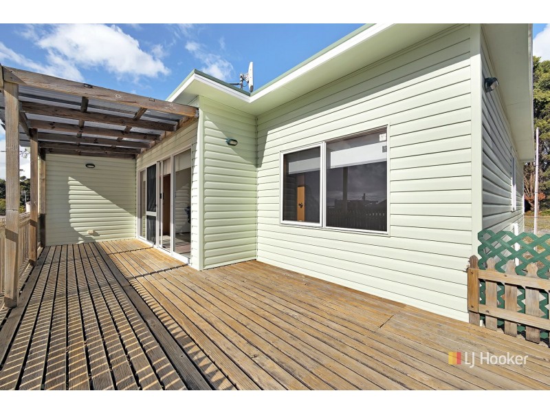 6 Pine Street, Sisters Beach TAS 7321