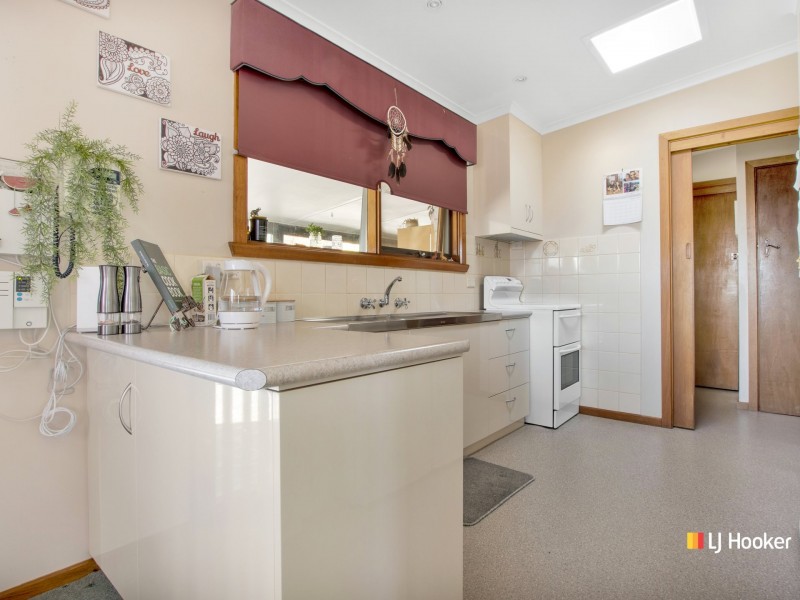 11 Lyons Street, Somerset TAS 7322