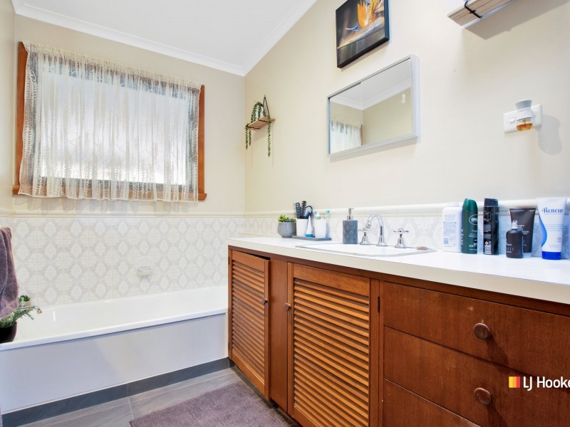 11 Lyons Street, Somerset TAS 7322