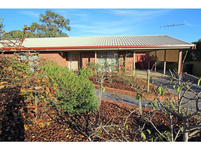 2 Andrew Henning Place, Willunga SA 5172