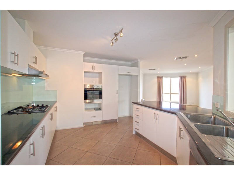 71 Pridham Boulevard, Aldinga Beach SA 5173