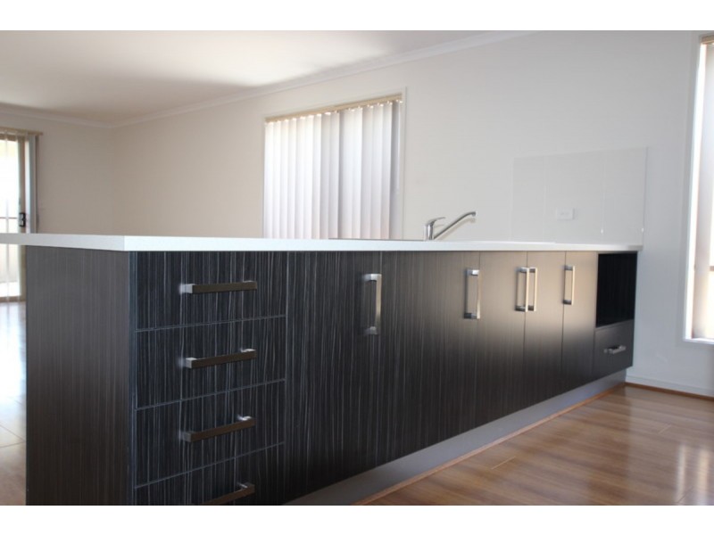 13 Dampier Avenue, Seaford Meadows SA 5169