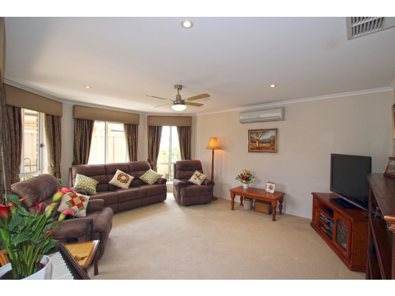 8 Urchin Crescent, Aldinga Beach SA 5173