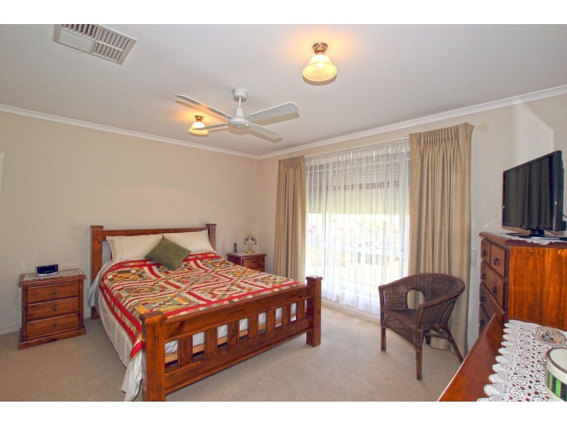 8 Urchin Crescent, Aldinga Beach SA 5173