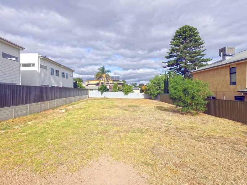 26 Griffiths Drive, Moana SA 5169