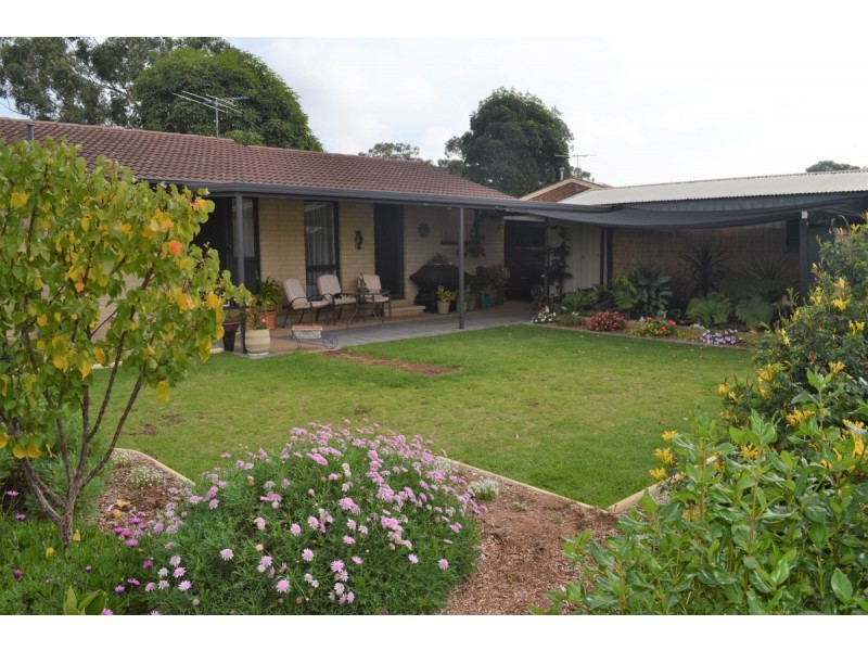 12 Lindsay Drive, Morphett Vale SA 5162