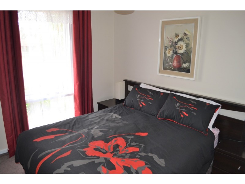 12 Lindsay Drive, Morphett Vale SA 5162