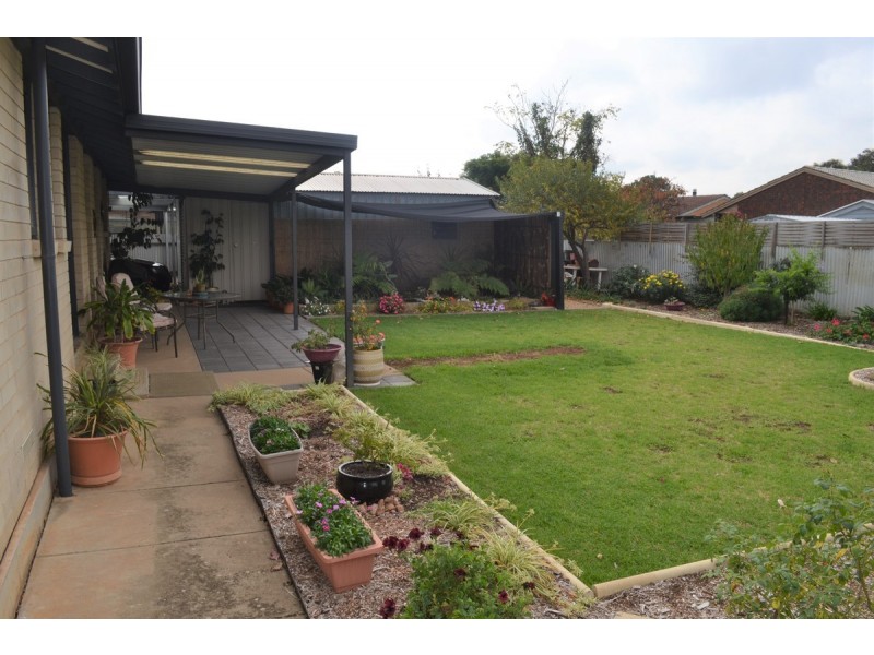 12 Lindsay Drive, Morphett Vale SA 5162