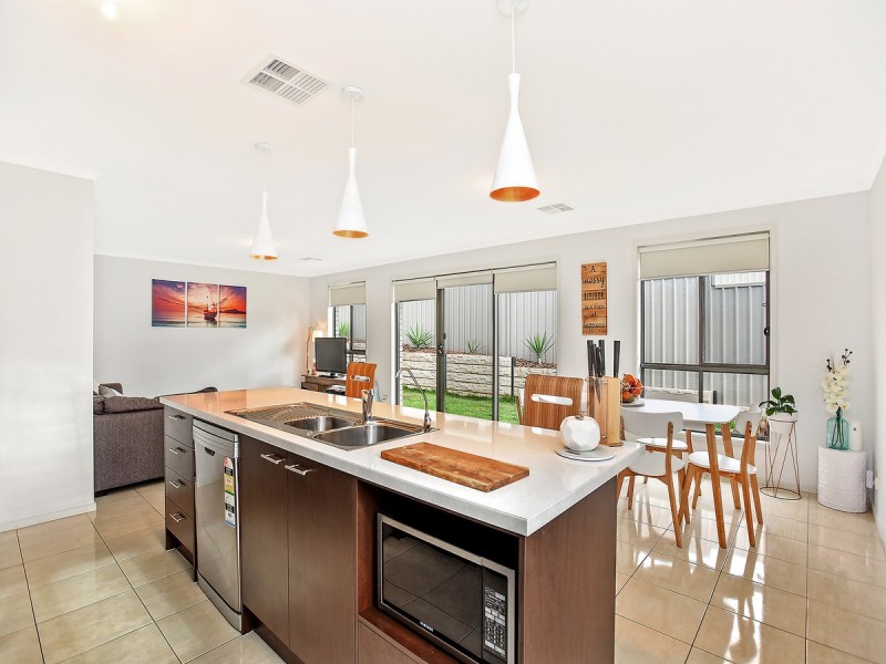 33 Manly Court, Seaford Rise SA 5169
