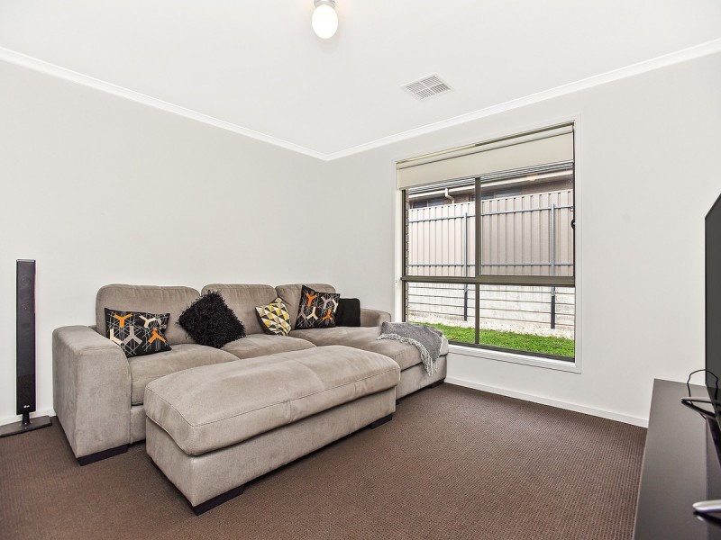 33 Manly Court, Seaford Rise SA 5169