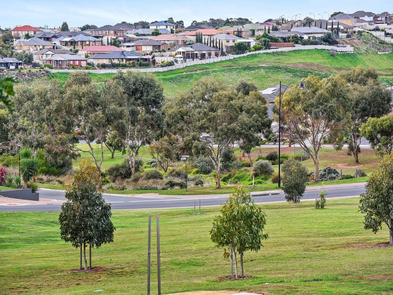 33 Manly Court, Seaford Rise SA 5169