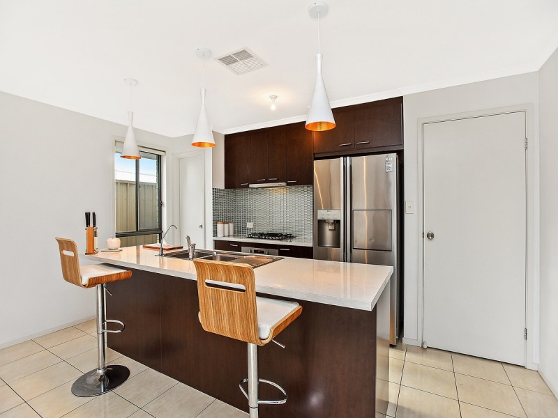 33 Manly Court, Seaford Rise SA 5169