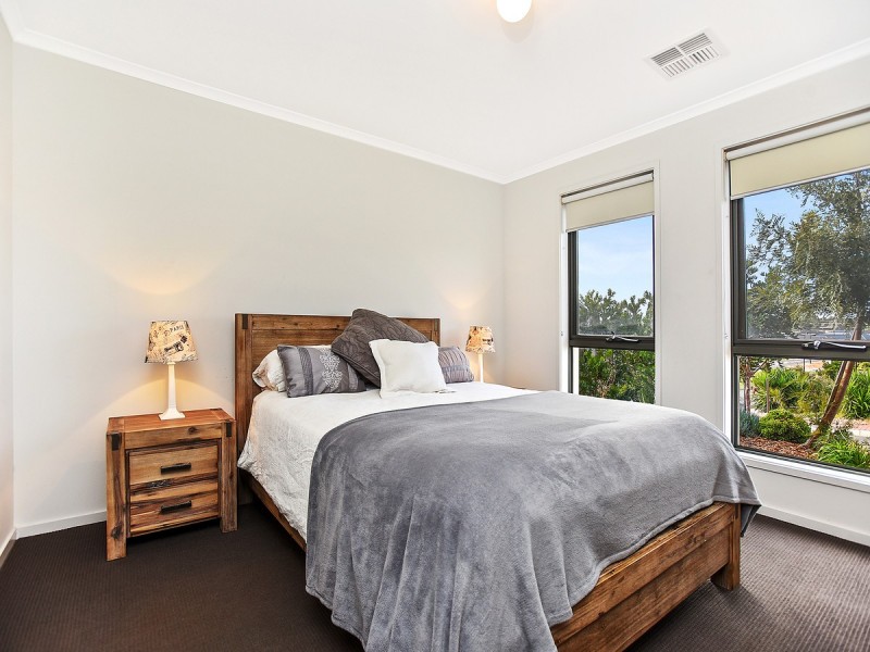 33 Manly Court, Seaford Rise SA 5169