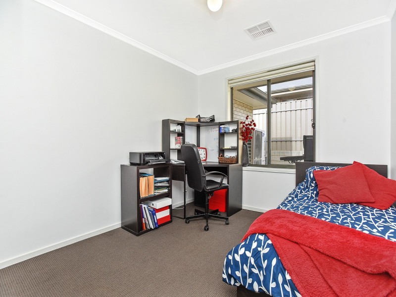 33 Manly Court, Seaford Rise SA 5169