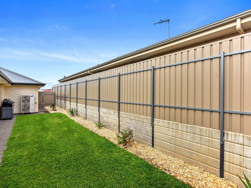 33 Manly Court, Seaford Rise SA 5169