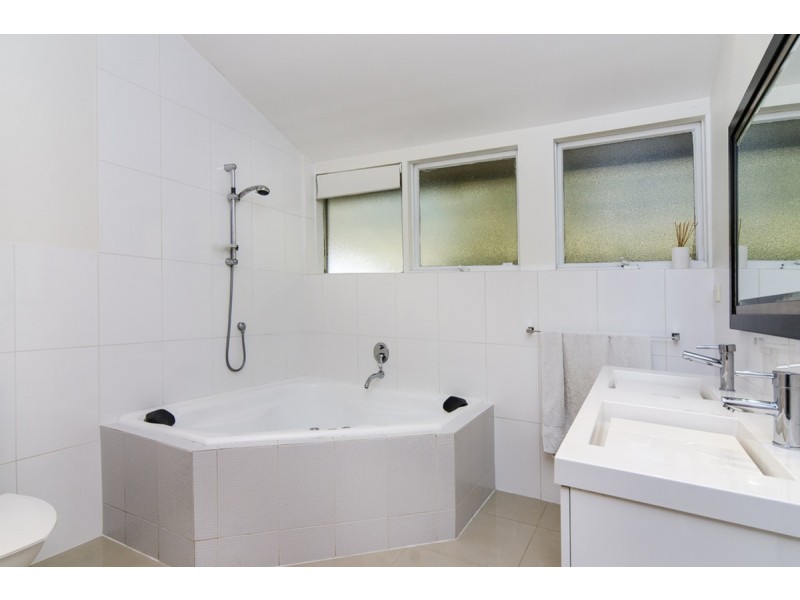 11 Camelot Crescent, Seacombe Heights SA 5047