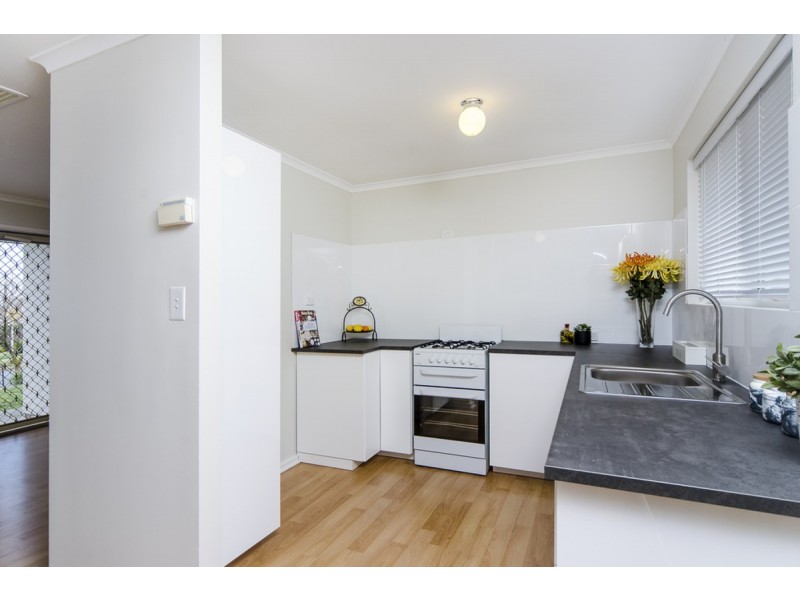 1 Barton Drive, Trott Park SA 5158