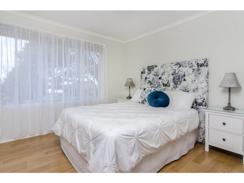 1 Barton Drive, Trott Park SA 5158