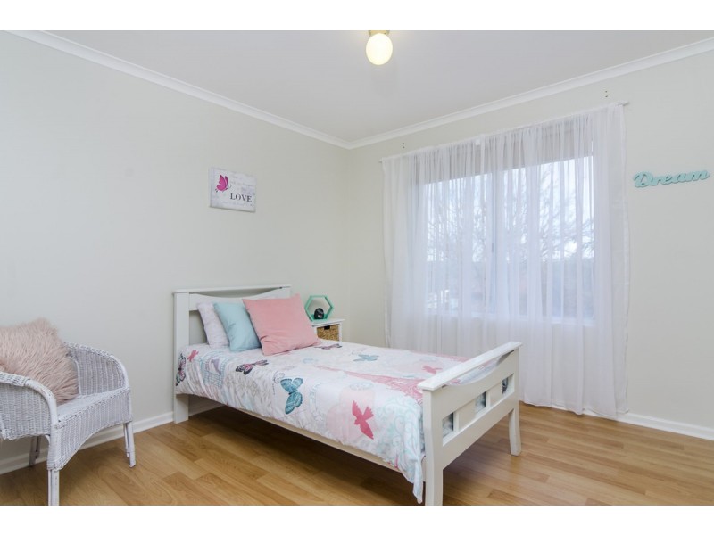 1 Barton Drive, Trott Park SA 5158