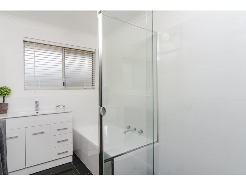 1 Barton Drive, Trott Park SA 5158