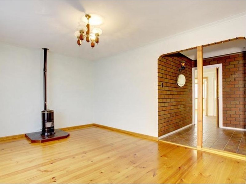 27 Woodstock Avenue, Christie Downs SA 5164