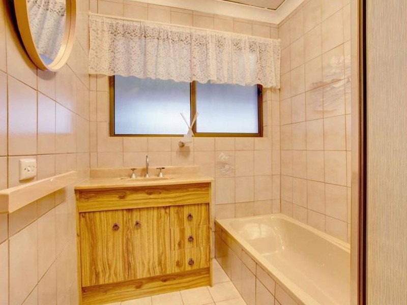 27 Woodstock Avenue, Christie Downs SA 5164