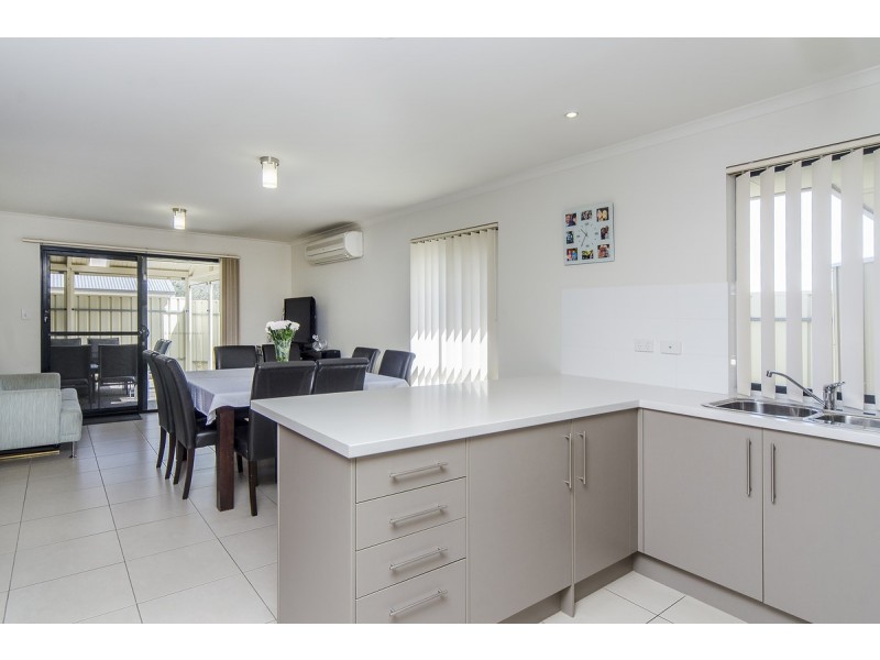 2/37 Chynoweth Avenue, Hackham SA 5163