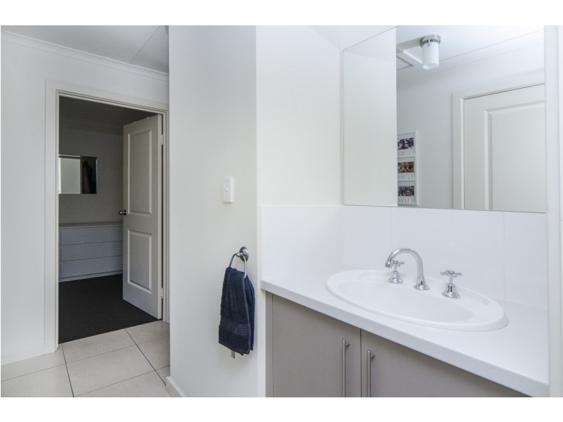 2/37 Chynoweth Avenue, Hackham SA 5163